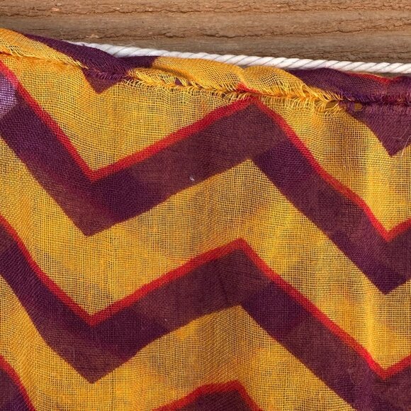 Vintage Y2K Harry Potter Gryffindor Infinity Scarf Chevron Pattern Yellow & Red - Picture 8 of 16